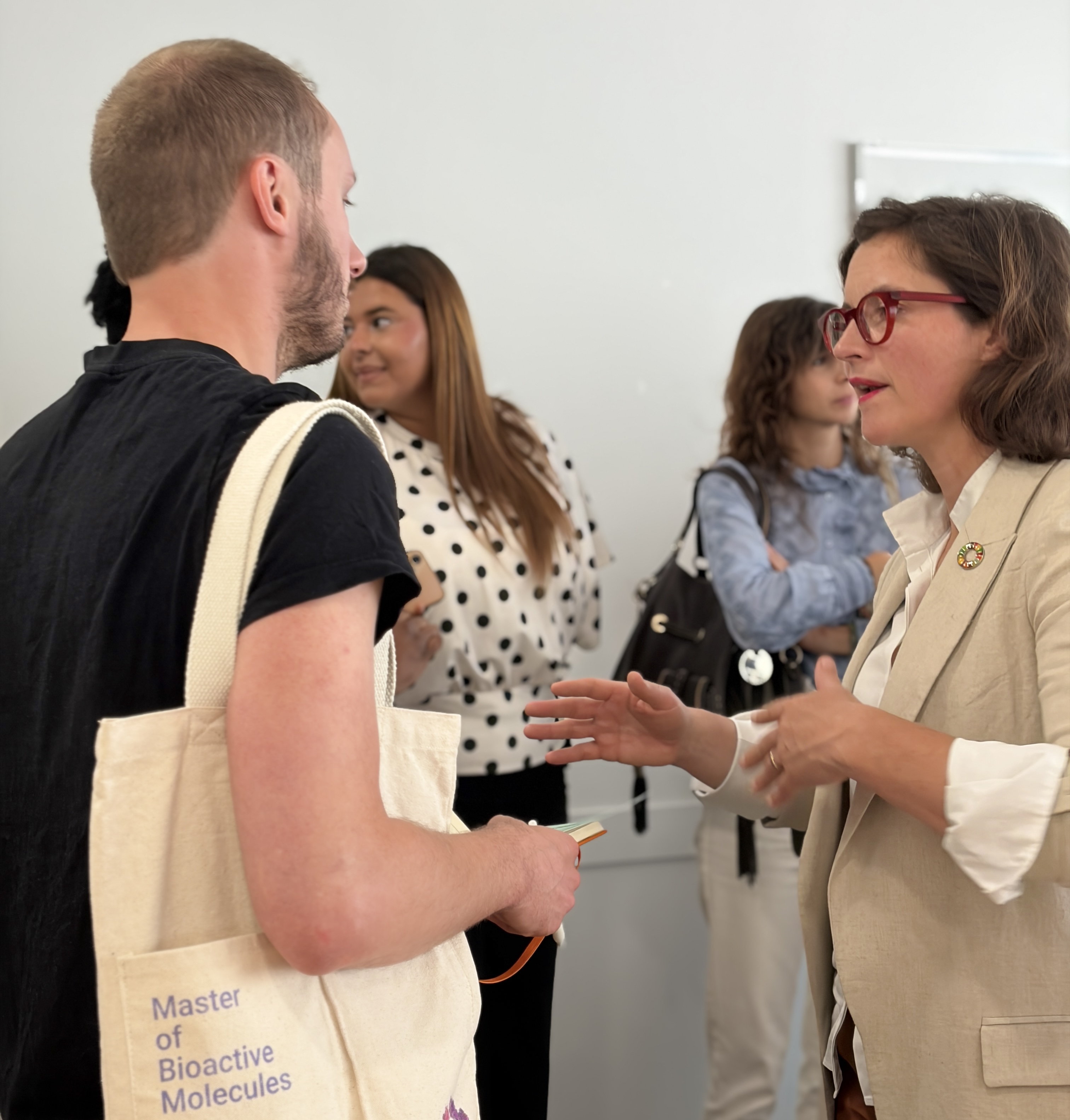 Sabine Becker-Thierry (Director, UNU Paris) interacting with the audience