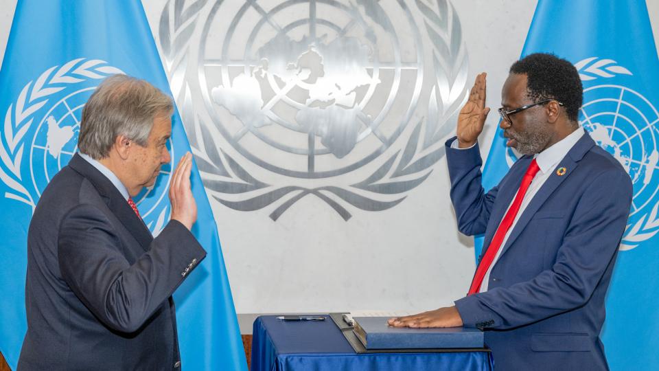 UN Secretary-General António Guterres administering the oath of office to UNU Rector, Prof. Tshilidzi Marwala