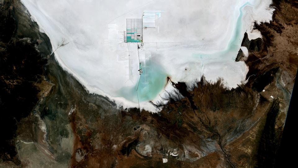 Lithium mine at Bolivia´s Uyuni Salt Flat. Photo: Oton Barros (DSR/OBT/INPE)