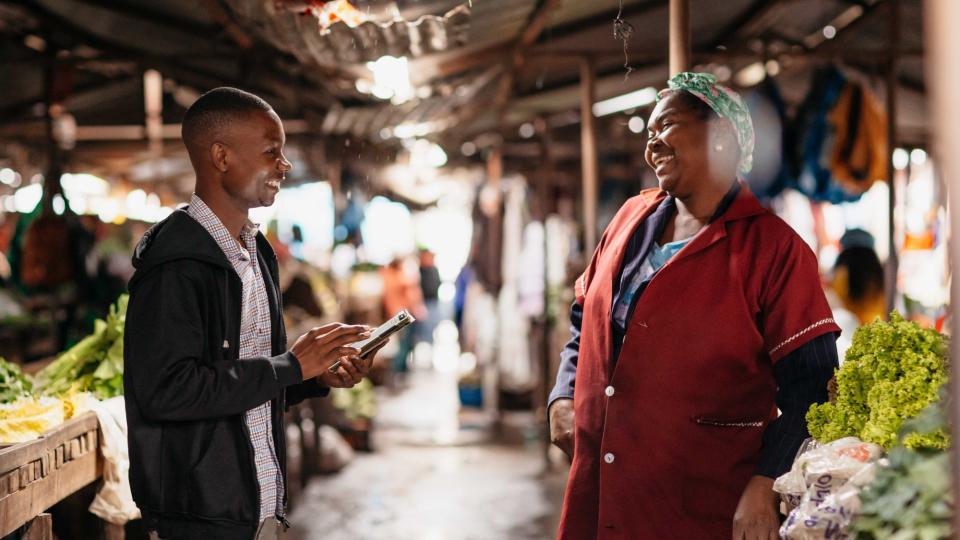 Enumerator Paulo Notiço carries out a vendor survey at Fajardo Market in Maputo, Mozambique. 