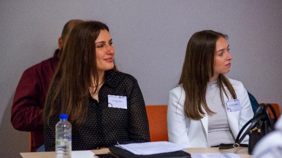  Veronika Georgieva (left) and Anna-Sophie Dorweiler (right) from EIPA. 