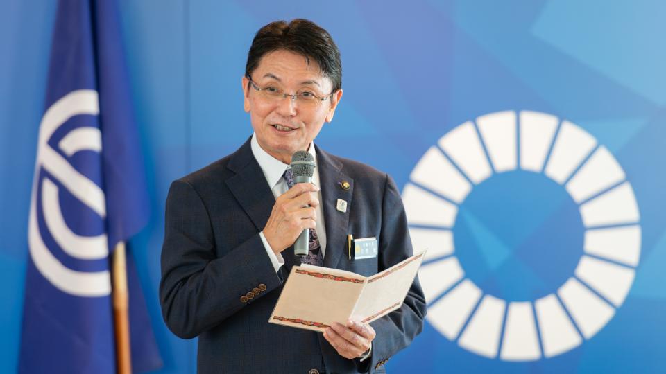 Naha City Mayor Satoru Chinen speaks at UNU in Tokyo.