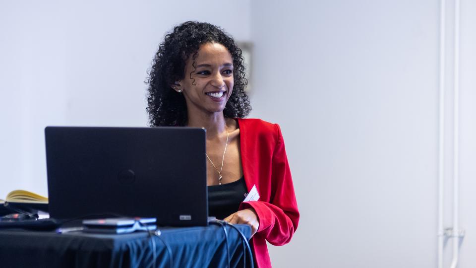 Rahwa Yemane Yeebiyo (Project Intern at Maastricht University) presenting the study ‘Opportunities and challenges of international labour mobility’