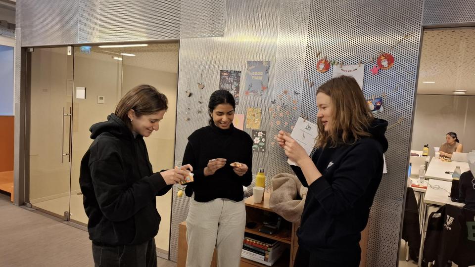 Students opening their mini Sinterklaas packages.