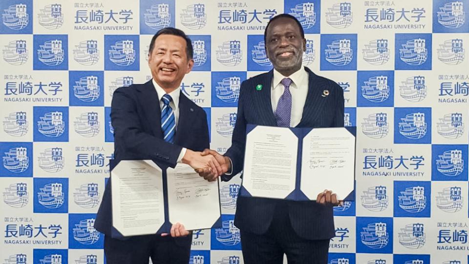 Nagasaki University President Takeshi Nagayasu and UNU Rector Tshilidzi Marwala