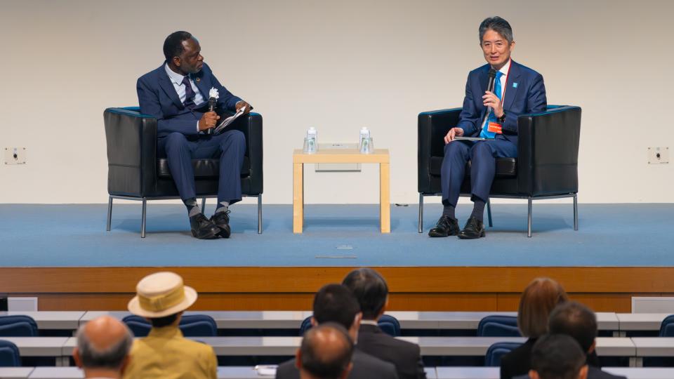 UNU Rector Tshilidzi Marwala (L) and Professor Taikan Oki (R) discuss the nexus of water and digital transformation at the UNU 50th Anniversary Ceremony on 18 September 202