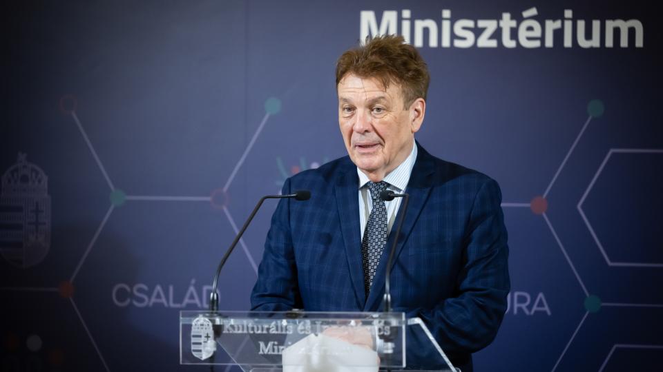 Professor Ferenc Miszlivetz, General Director of iASK