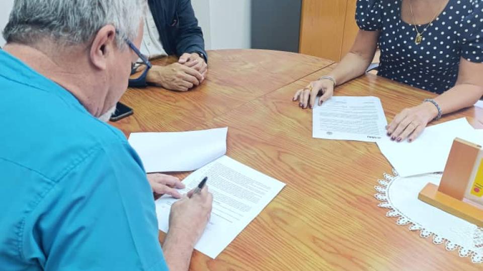 Signing of agreement between UNU-BIOLAC and UCV