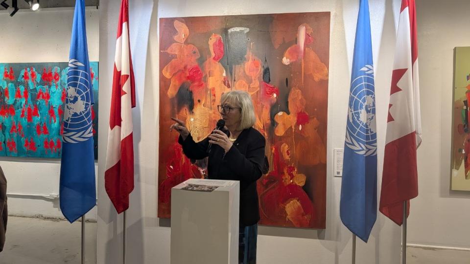 Speaker speaking in Arta Gallery (1)