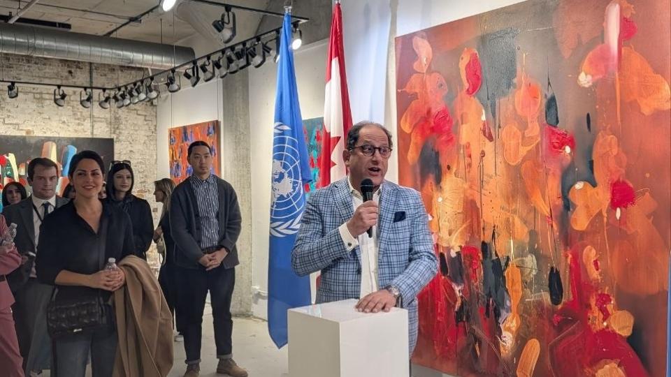 Speaker speaking in Arta Gallery (2)