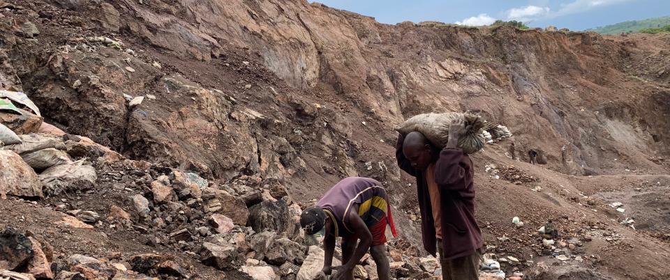 Artisanal_cobalt_miners_in_the_Democratic_Republic_of_Congo.jpg