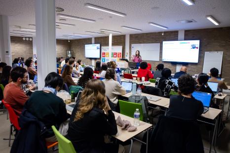 Dr. Talitha Dubow delivering the open lecture 'Introduction to Qualitative Methodologies and Methods' on 27 November 2024.