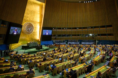 A wide view of the 39th plenary meeting of the General Assembly on Cooperation between the United Nations and regional and other organizations.
