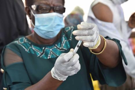 Image of a person preparing a vaccination