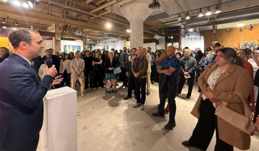 Kaveh speaking in Arta Gallery