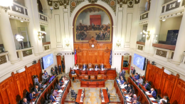 Delegates at the Third Committee of the Future Summit in the Chilean Senate discuss global challenges and the role of foresight in policymaking.