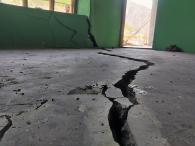 Cracks_in_a_house_in_Thathri