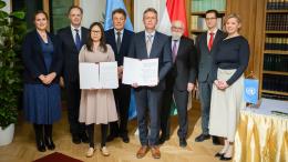 UNU and Hungary sign Host Country Agreement for new institute.