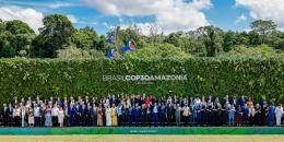 official photograph of high-level attendees of COP30