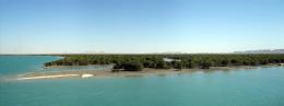 Mangrove_forests,_Qeshm_island,_Persian_Gulf_جنگل_حرا_-_panoramio.jpg