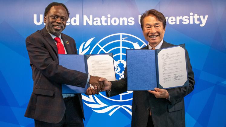 UNU Rector Tshilidzi Marwala (left) and Pasona Group CEO Yasuyuki Nambu (right) shake hands after signing a new MoU at UNU Headquarters on 25 October 2024.  Photo: UNU / C. Christophersen