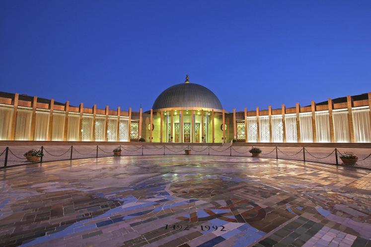Plaza Exterior Fibes Sevilla