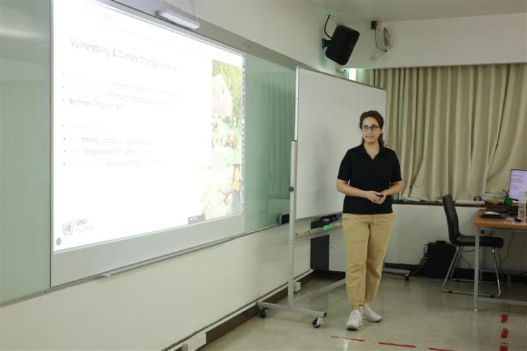 Azin UNU-FLORES .jpg