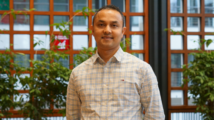 A man posing for a picture