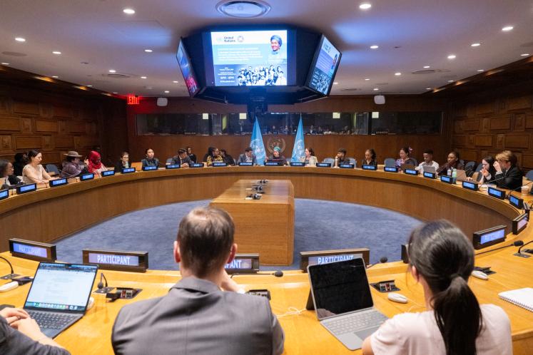 Deputy Secretary-General Amina Mohammed meets with Youth Advisory Group on Climate Change.