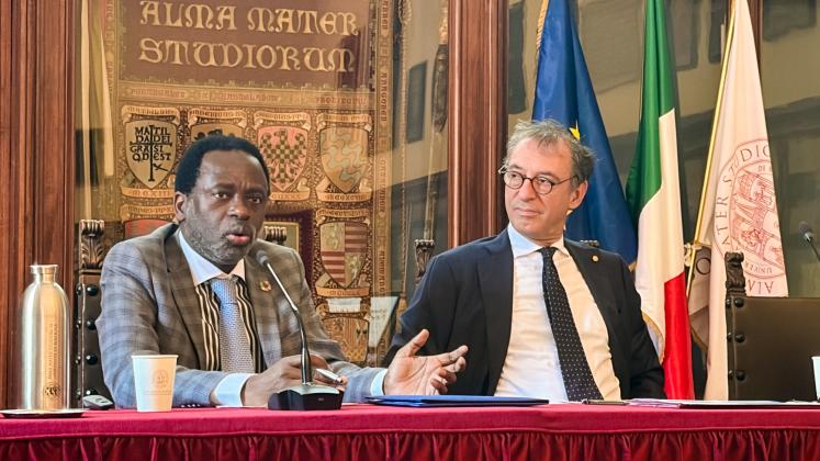 Prof. Tshilidzi Marwala (L), Rector of the United Nations University, and Giovanni Molari, Rector of the Alma Mater Studiorum – Università di Bologna, at a signing ceremony for a new Cooperative Agreement between the two institutions. 
