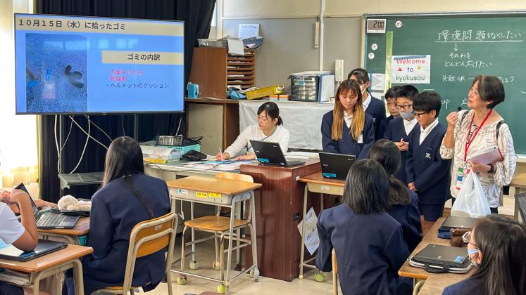 Students learning about plastic polution in Okayama, Japan