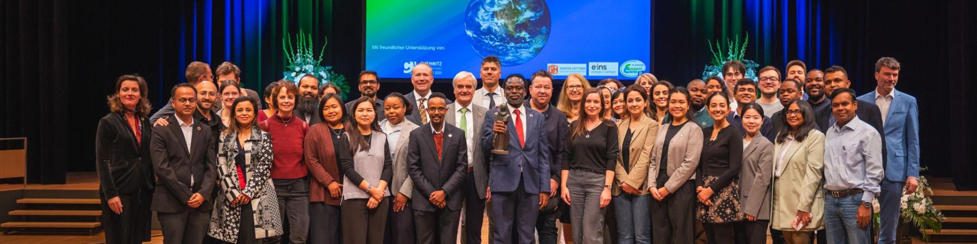 UNU-FLORES Family Photo