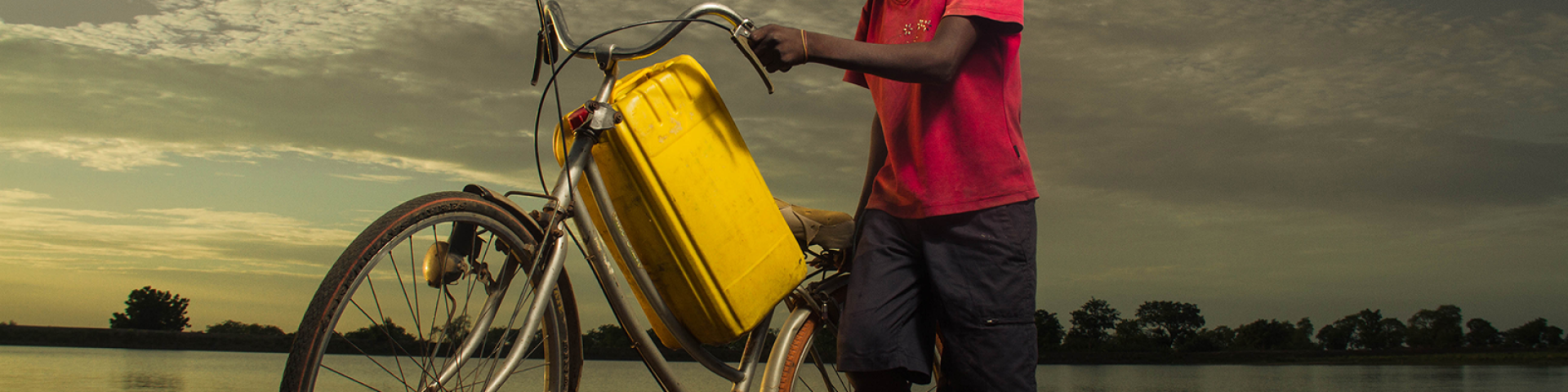 A boy transporting water with a bicycle in Taha